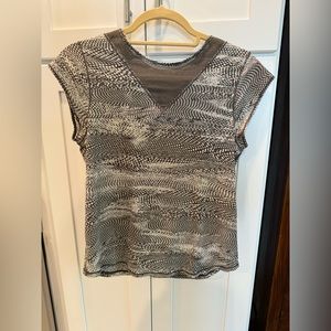 Lulu Lemon top with no tags. Size 4/6